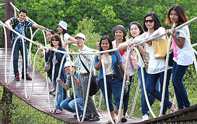 Photo with members of Alisa Vangnai Laboratory, Chulalongkorn University (Thailand), our joint research partner