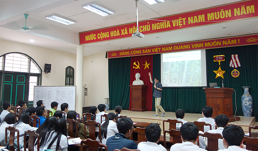ベトナム、ハノイの高校訪問